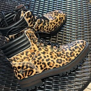 Timberland cheetah hiking boots 🥾 NEW🤎